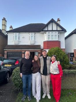 34 cuddington avenue Worcester park kt4 7db