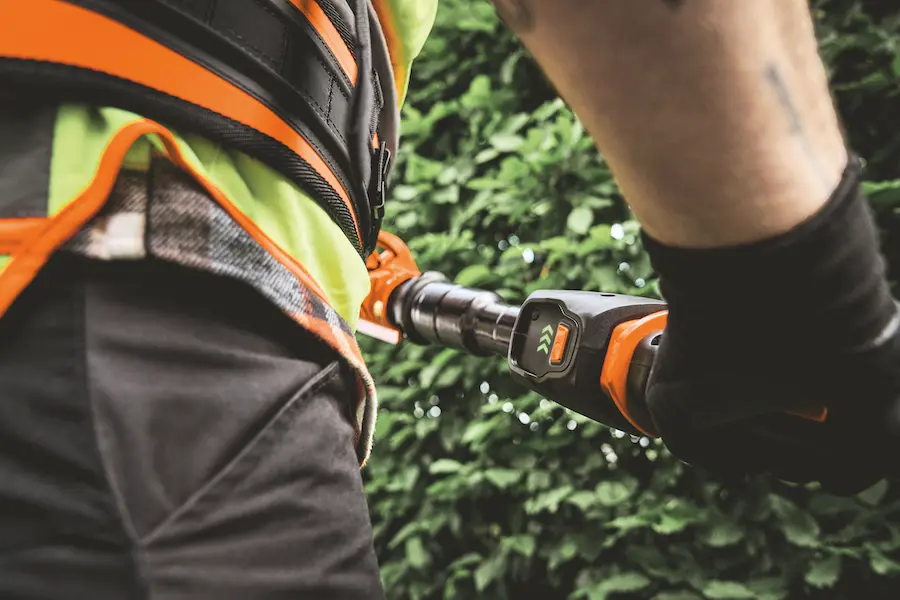 More information about "STIHL unveils its most powerful battery-powered long-reach hedge trimmers"